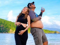 Eva Manurung Sebut Kehamilan Istri Virgoun Masuk 7 Bulan: Cucu Adalah Berkat
