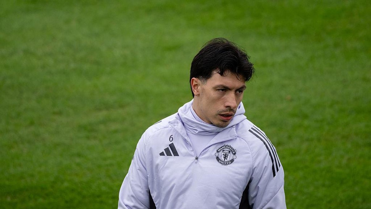 Lisandro Martinez comeback usai sebulan lebih absen karena cedera. (Manchester United via Getty Imag/Ash Donelon)