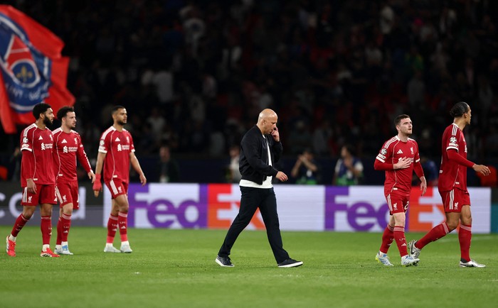 Soccer Football - UEFA Champions League - Quarter Final - First Leg - Paris St Germain v Liverpool - Parc des Princes, Paris, France - April 8, 2026 Liverpool manager Arne Slot looks dejected after the match REUTERS/Christian Hartmann