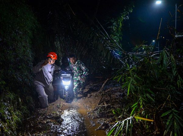 Tebing 30 Meter Longsor, Akses Cadas Pangeran Lumpuh