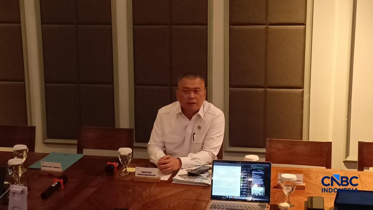 Menteri Perhubungan Dudy Purwagandhi dalam obrolan dengan media di Jakarta, Kamis (9/4/2026). (CNBC Indonesia/Ferry Sandi)