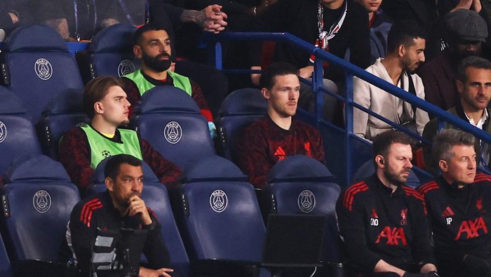 Soccer Football - UEFA Champions League - Quarter Final - First Leg - Paris St Germain v Liverpool - Parc des Princes, Paris, France - April 8, 2026 Liverpools Mohamed Salah on the substitutes bench during the match Action Images via Reuters/Lee Smi