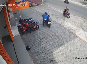 Aksi Santai Maling Gasak Motor Karyawan Almaz Fried Chicken Pasuruan