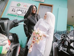 Viral Pasangan Nikah di KUA Bandung, Tamu Hanya 27 Orang Demi Masa Depan