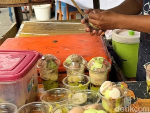 Menikmati Es Pokat Kocok, Minuman Legendaris di Medan