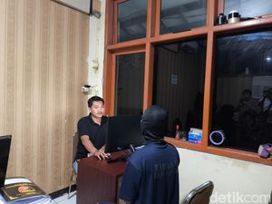 Tipu Daya Dukun Kuningan Modus Buang Aura Negatif, Malah Beraksi Asusila