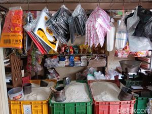 Plastik Makin Mahal, Harga Beras dan Gula Ikut Terkerek