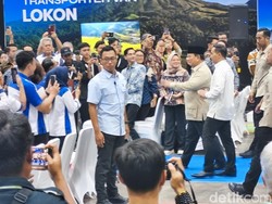 Prabowo Resmikan Pabrik Bus dan Truk Listrik Milik Grup Bakrie di Magelang