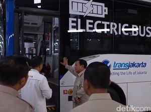 Prabowo Minta Mensesneg Catat Gubernur yang Tidak Pesan Bus Lokal
