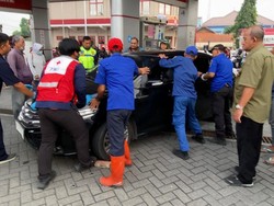 Karma Penyeleweng BBM Subsidi, Pingsan Saat Isi Pertalite di SPBU Mojokerto