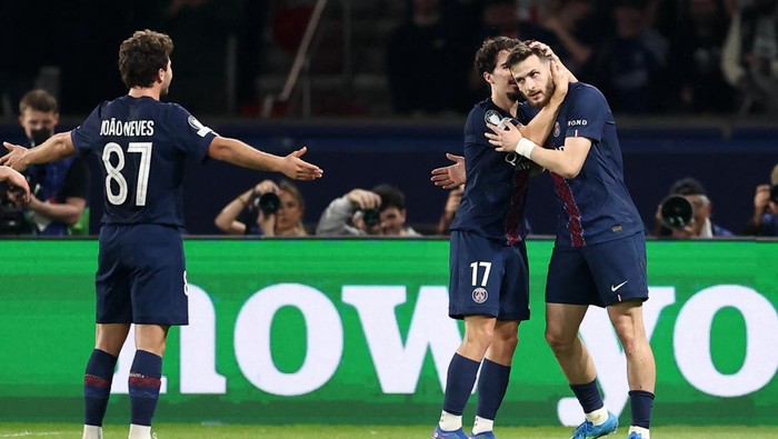 Soccer Football - UEFA Champions League - Quarter Final - First Leg - Paris St Germain v Liverpool - Parc des Princes, Paris, France - April 8, 2026 Paris St Germains Khvicha Kvaratskhelia celebrates scoring their second goal with Vitinha and Joao N
