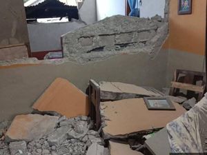 Ratusan Rumah Rusak Akibat Gempa di Flores Timur