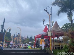 Ratusan CCTV Pelototi Pemedek di Sekitar Pura Besakih