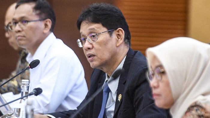 Sidang Aduan Kanal Debottlenecking Satgas P2SP Menteri Keuangan Purbaya Yudhi Sadewa (kedua kanan) didampingi Sekretaris Jenderal Kementerian Keuangan Robert Leonard Marbun (kiri), Deputi Bidang Perekonomian Kementerian Sekretariat Negara Satya Bhakti Parikesit (kedua kiri) dan Staf Ahli Bidang Pengembangan, Produktivitas, dan Daya Saing Ekonomi Menko Perekonomian Evita Manthovani (kanan) memimpin Sidang Aduan Kanal Debottlenecking Satuan Tugas Percepatan Program Strategis Pemerintah (Satgas P2SP) di Aula Junada Kementerian Keuangan, Jakarta, Kamis (9/4/2026). Sidang tersebut membahas pengaduan pelaku upaya mengenai halangan bisnis, sekaligus membuka ruang pelaporan terhadap kementerian alias lembaga nan dinilai menghalang aktivitas usaha. ANTARA FOTO/Muhammad Adimaja/YU