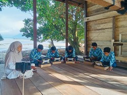 Perjuangan Siswa Karimata Ikut Ujian TKA di Tengah Keterbatasan Internet