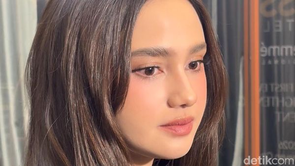 Pesona Syifa Hadju Tampil Serba Hitam, Calon Manten Makin Glowing Mempesona