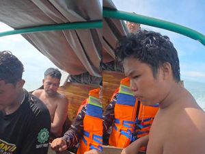 Tiga ABK Kapal Muatan Sawit yang Tenggelam di Pesisir Jambi Ditemukan Selamat