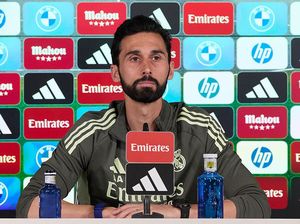 Jauh Ditinggal Barca, Madrid Pantang Kibarkan Bendera Putih di LaLiga