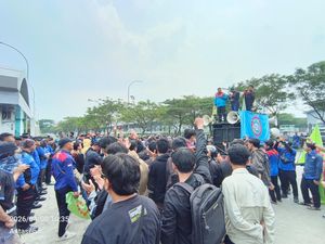 Sempat Kena PHK, 53 Pekerja di Bekasi Kembali Bekerja