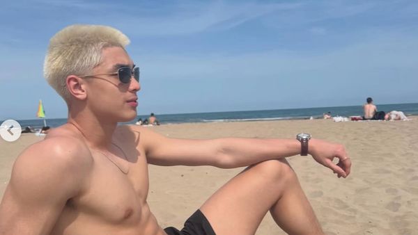 Foto Eddy, Putra Ganteng Maudy Koesnaedi, Pamer Perut Sixpack & Rambut Blonde