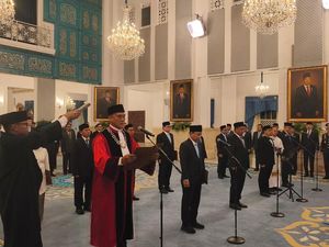 Ketua-Anggota Ombudsman Baru Ucap Sumpah Janji di Hadapan Prabowo