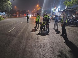 Ojol Tewas Terlindas Truk Trailer di Krian Sidoarjo