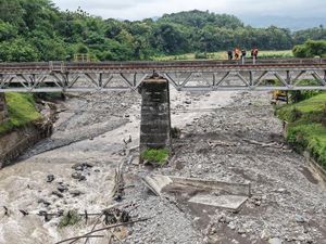 Satu Jalur KA Prupuk-Linggapura Ditutup Sementara Imbas Kerusakan Jembatan
