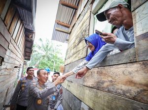 Sambut Hari Bhayangkara 2026, Kapolda Sumsel Bedah 40 Rumah Warga