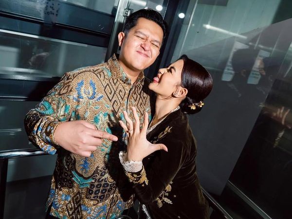 Di Balik Potret Indah Lamaran, Prinsa Mandagie Ternyata Lagi Sakit