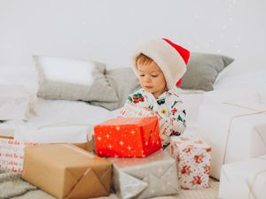 6 Rekomendasi Kado untuk Bayi yang Bermanfaat untuk Jangka Panjang