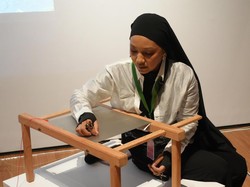 Menyulam Sambil Main Musik di Pameran Seni IWA #4