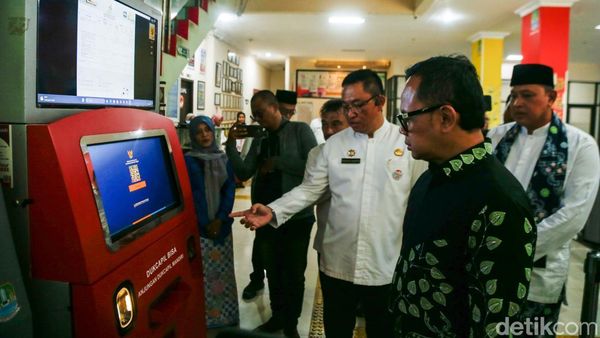 Sidak WFH di Bekasi, Wamendagri Cek Langsung ASN hingga ke Rumah