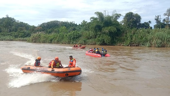 Tim Basarnas Sumsel lakukan pencarian bocah dua tahun yang hilang di Sungai Komering