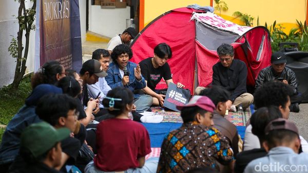 Aksi Gelar Tenda di Komnas HAM, Tuntut Keadilan Kasus Andrie Yunus