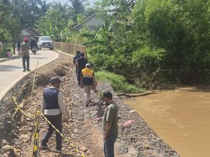 Luapan Sungai Bikin Bronjong di Cimoyan Pandeglang Turun, PUPR Pastikan Aman