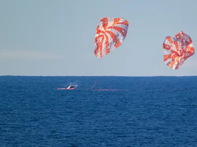 Dari Bulan ke Bumi! Detik-detik Artemis II Splashdown Bikin Merinding