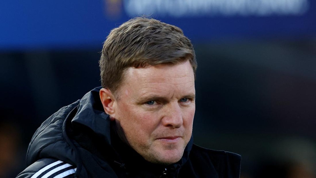 Eddie Howe berkomitmen penuh tetap latih Newcastle United musim depan. (REUTERS/Albert Gea)
