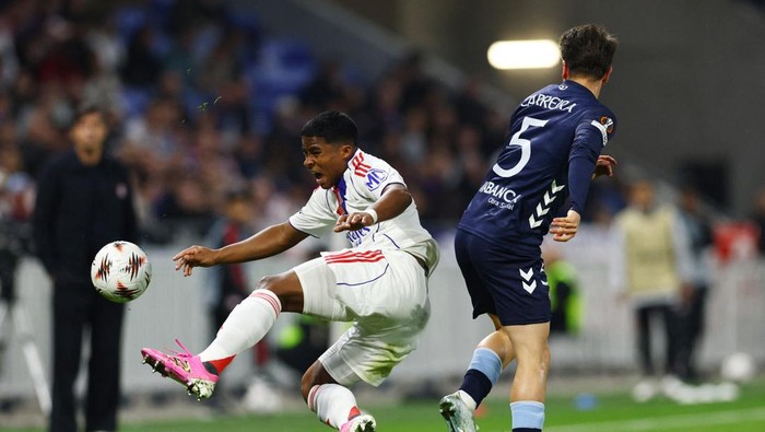 Endrick (kiri) diminta meningkatkan permainannya usai dinilai menurun belakangan ini.