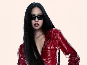 Gaya Seksi-Fierce Jennie BLACKPINK Jadi Brand Ambassador Ray-Ban