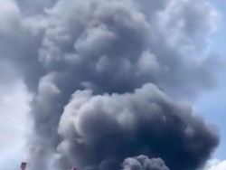 Pabrik Kasur di Gunung Sindur Bogor Kebakaran, Asap Hitam Mengepul