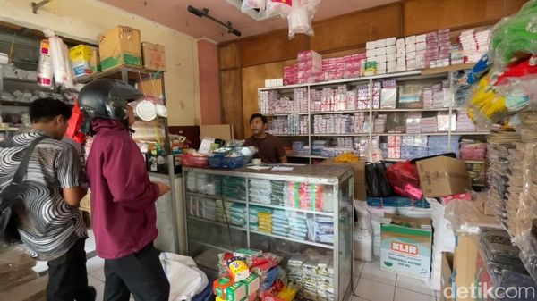 Melejitnya Harga Plastik di Lamongan hingga Capai 100%