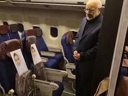 Video Delegasi Iran Bawa Foto Korban Sekolah Minab Jelang Bertemu dengan AS