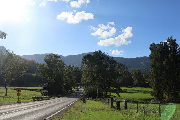 Lokasi terbaik untuk Deadzoning adalah tempat yang minim sinyal dan dekat dengan alam agar membantu proses detoks digital.