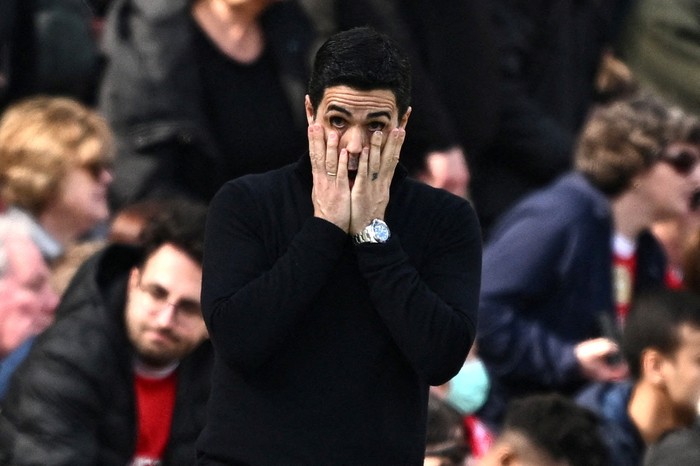 Soccer Football - Premier League - Arsenal v AFC Bournemouth - Emirates Stadium, London, Britain - April 11, 2026 Arsenal manager Mikel Arteta looks dejected during the match REUTERS/Dylan Martinez EDITORIAL USE ONLY. NO USE WITH UNAUTHORIZED AUDIO, VIDEO, DATA, FIXTURE LISTS, CLUB/LEAGUE LOGOS OR 'LIVE' SERVICES. ONLINE IN-MATCH USE LIMITED TO 120 IMAGES, NO VIDEO EMULATION. NO USE IN BETTING, GAMES OR SINGLE CLUB/LEAGUE/PLAYER PUBLICATIONS. PLEASE CONTACT YOUR ACCOUNT REPRESENTATIVE FOR FURTHER DETAILS..     TPX IMAGES OF THE DAY