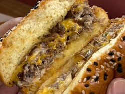 Cicip Burger di SCBD Harganya Hampir Rp 200 Ribu! Worth It Nggak Ya?