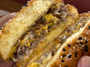 Cicip Burger di SCBD Harganya Hampir Rp 200 Ribu! Worth It Nggak Ya?