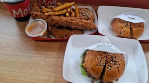 Nyamm! Burger Juicy nan Premium Ini Lagi Viral di SCBD