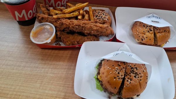 Nyamm! Burger Juicy nan Premium Ini Lagi Viral di SCBD