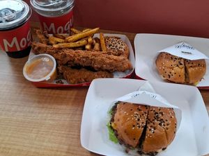 Nyamm! Burger Juicy nan Premium Ini Lagi Viral di SCBD
