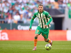 Kisah Pesepakbola Dicadangkan Klubnya, karena Pacarin...